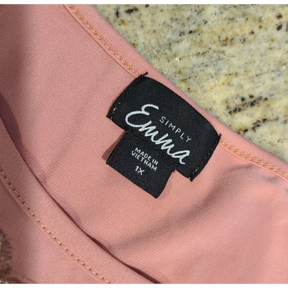 Simply Emma Size 1X Sharkbite Hem 3/4 Sleeve Beaded Embellished Neck Top Pink - Picture 11 of 15